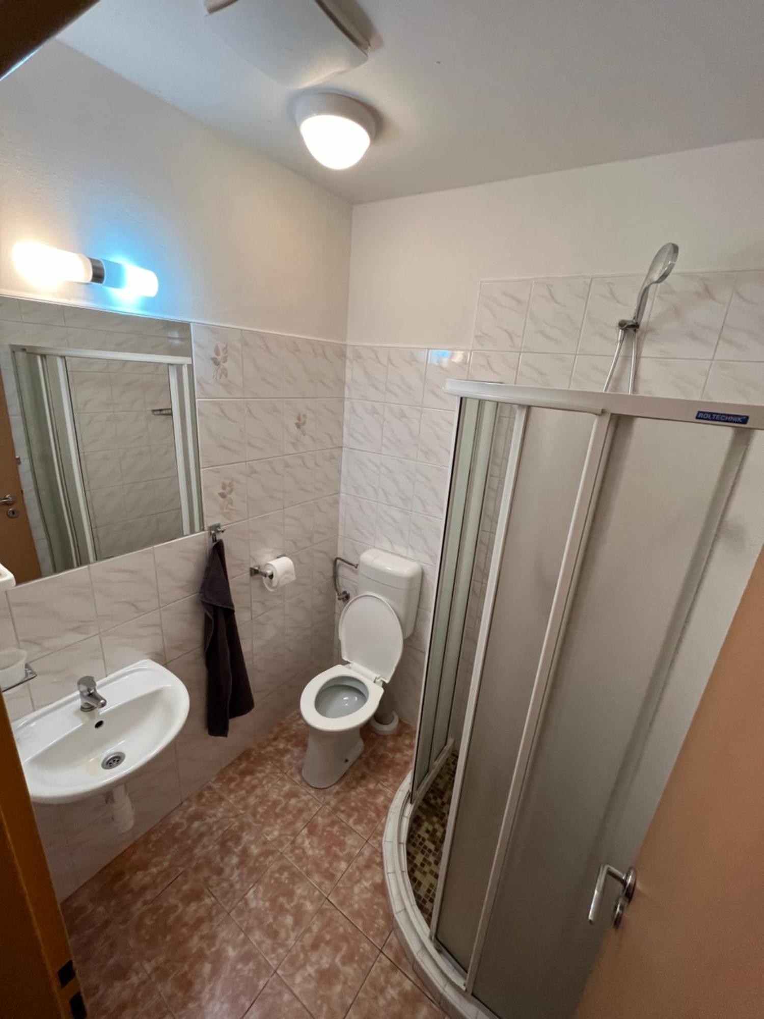 Apartmanovy Dum Obecna Skola Svetlik Exterior foto