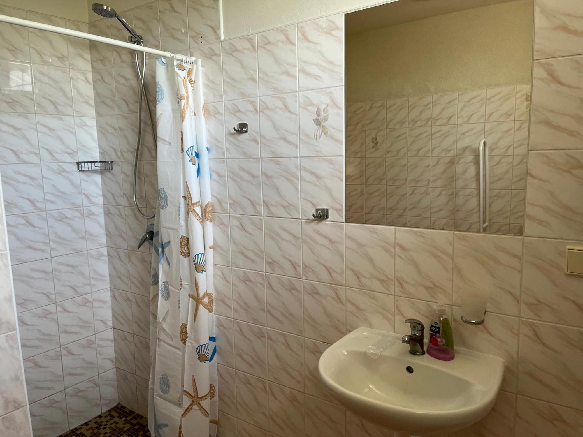 Apartmanovy Dum Obecna Skola Svetlik Exterior foto